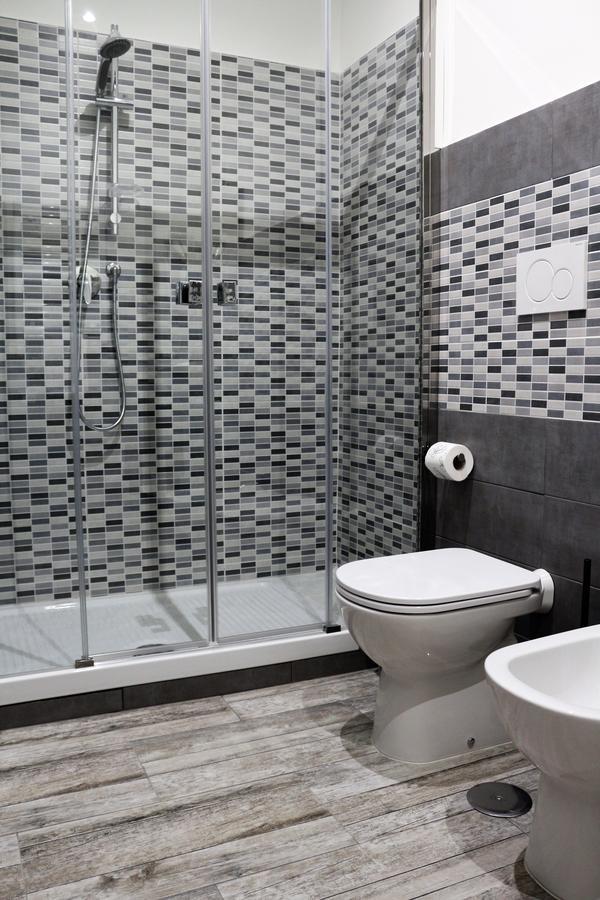 Apple Rooms Rome Airport Ф'юмічіно Екстер'єр фото A shower cubicle