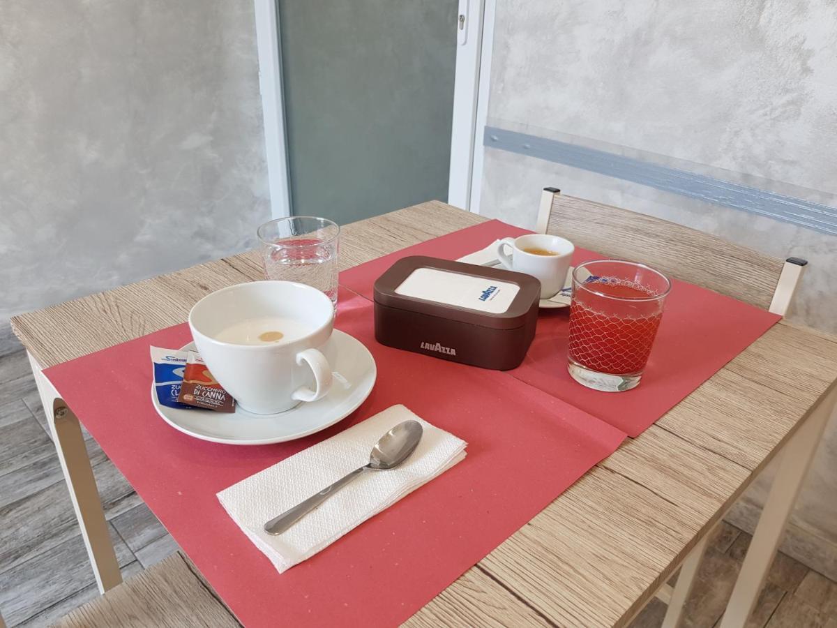 Apple Rooms Rome Airport Ф'юмічіно Екстер'єр фото A typical Italian breakfast