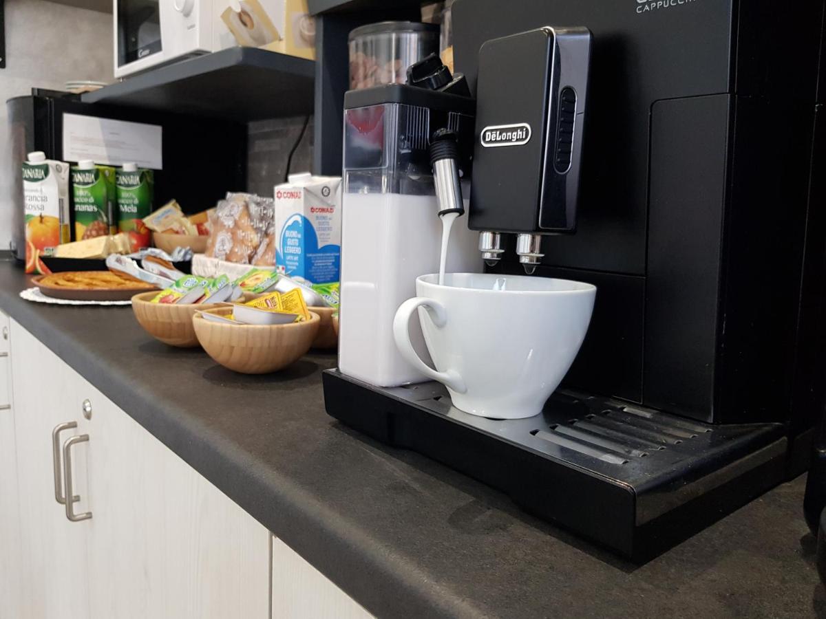 Apple Rooms Rome Airport Ф'юмічіно Екстер'єр фото A coffee machine