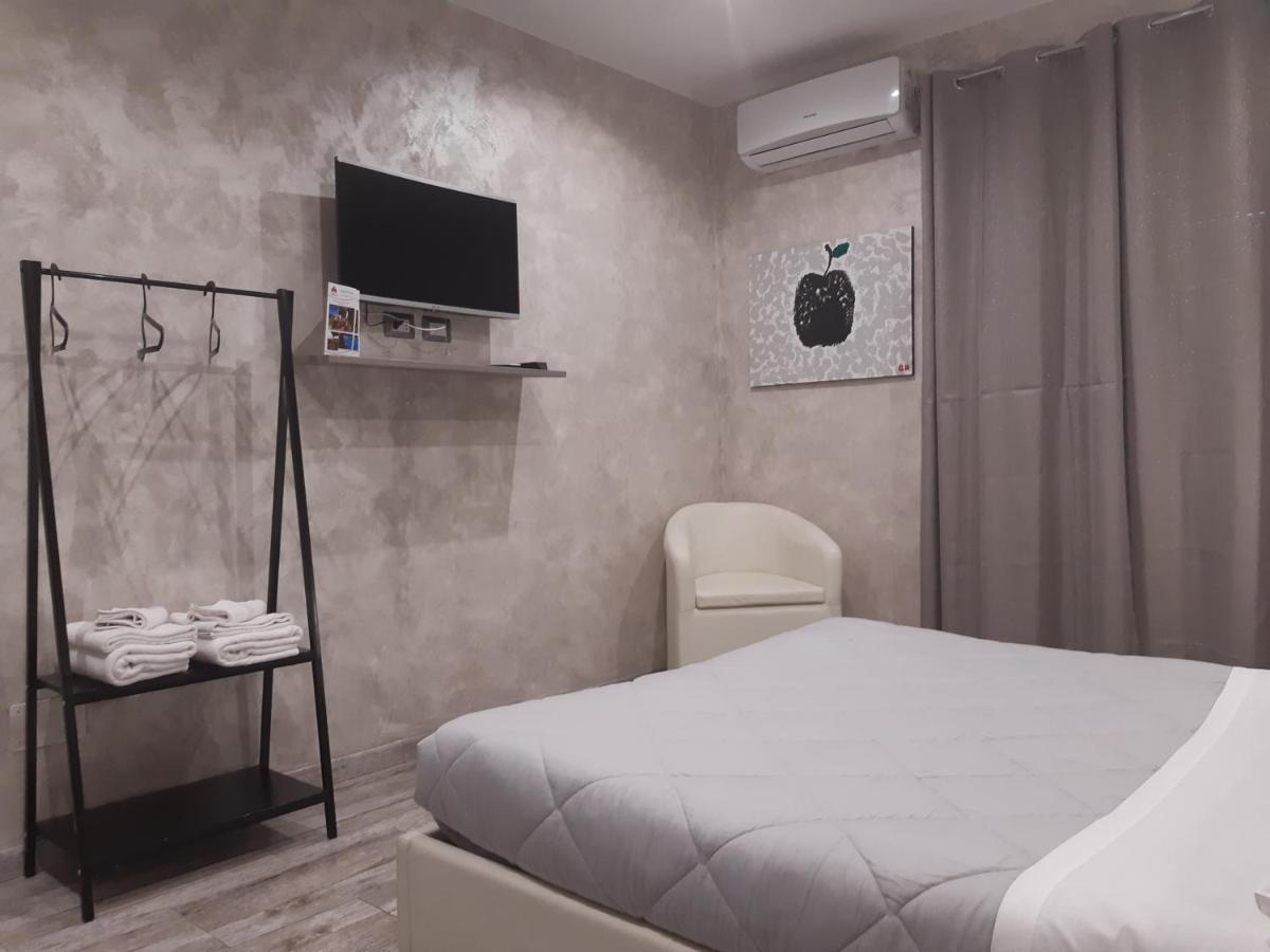 Apple Rooms Rome Airport Ф'юмічіно Екстер'єр фото A room at the hotel