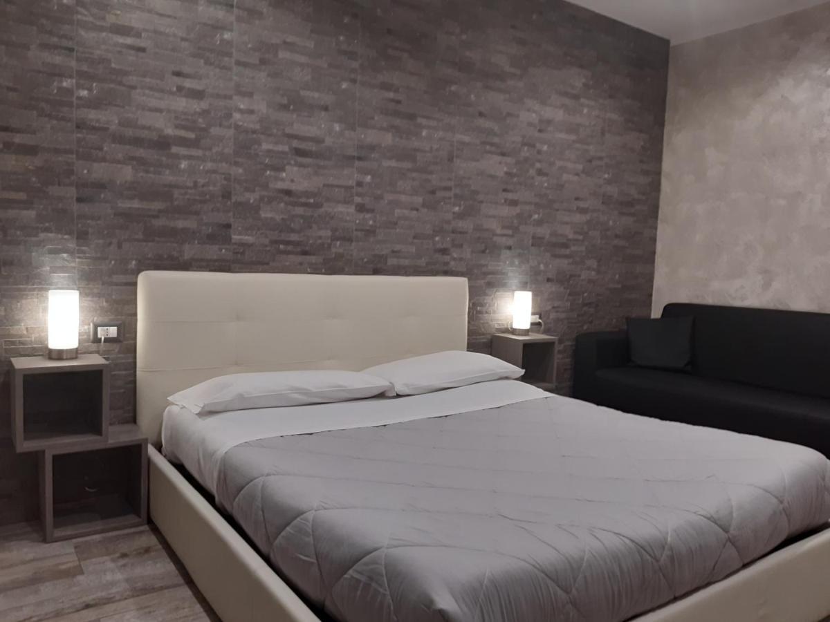 Apple Rooms Rome Airport Ф'юмічіно Екстер'єр фото A bedroom