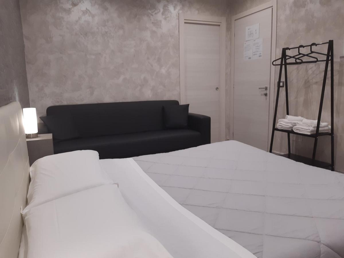 Apple Rooms Rome Airport Ф'юмічіно Екстер'єр фото A room at the hotel
